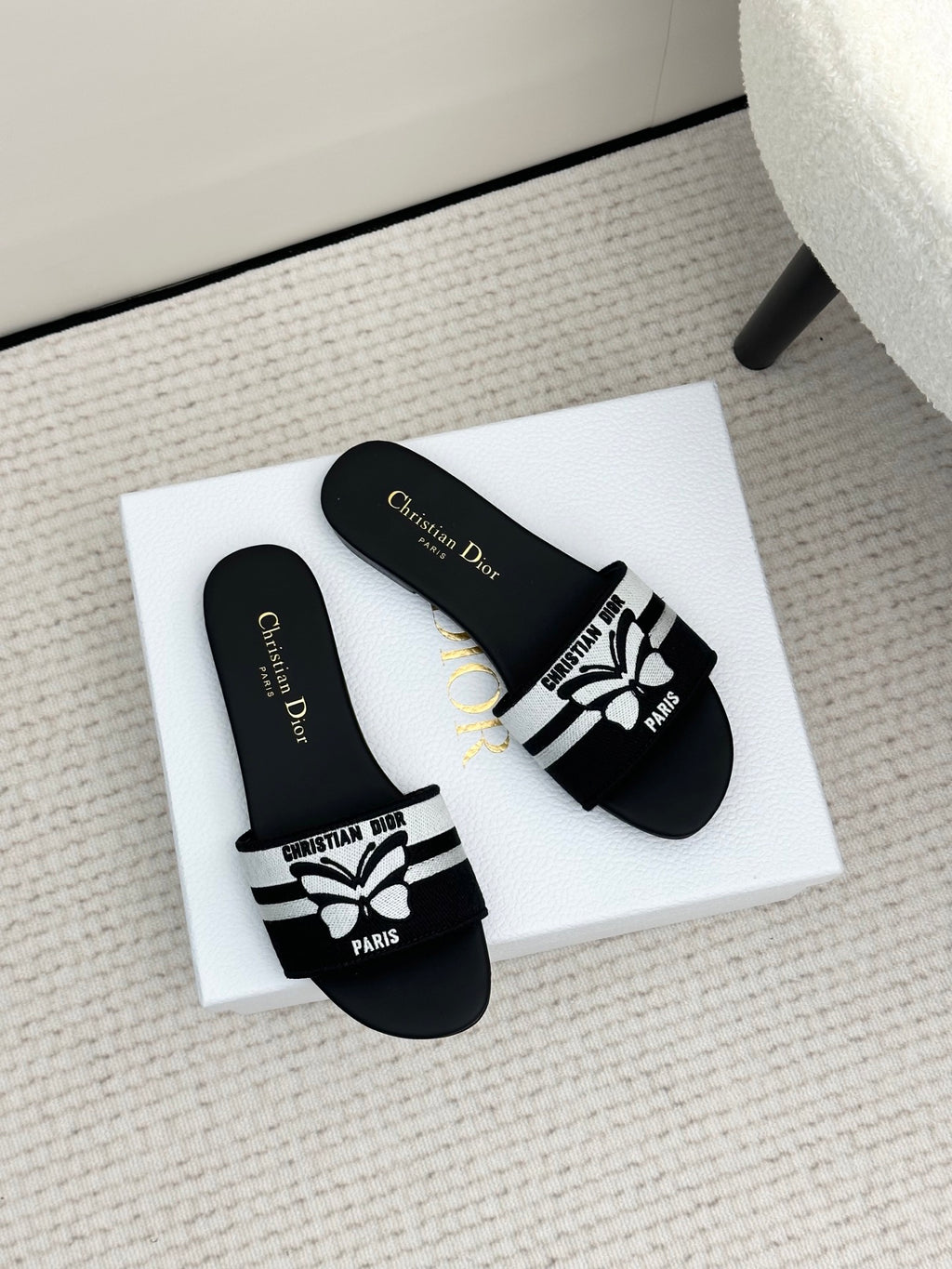 Black & White Dway Slide