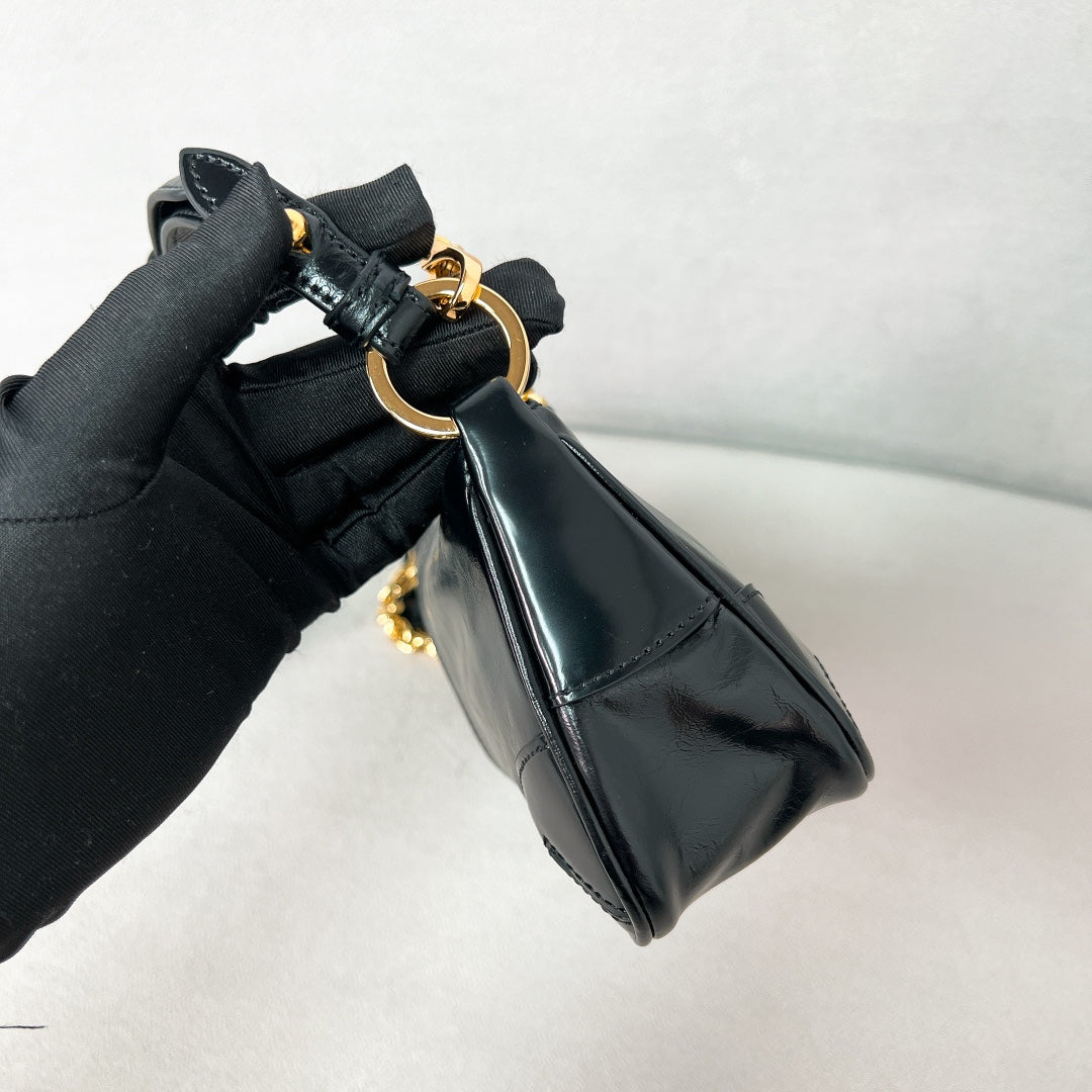 Black Re-Edition 2002 Medium Leather Shoulder Bag