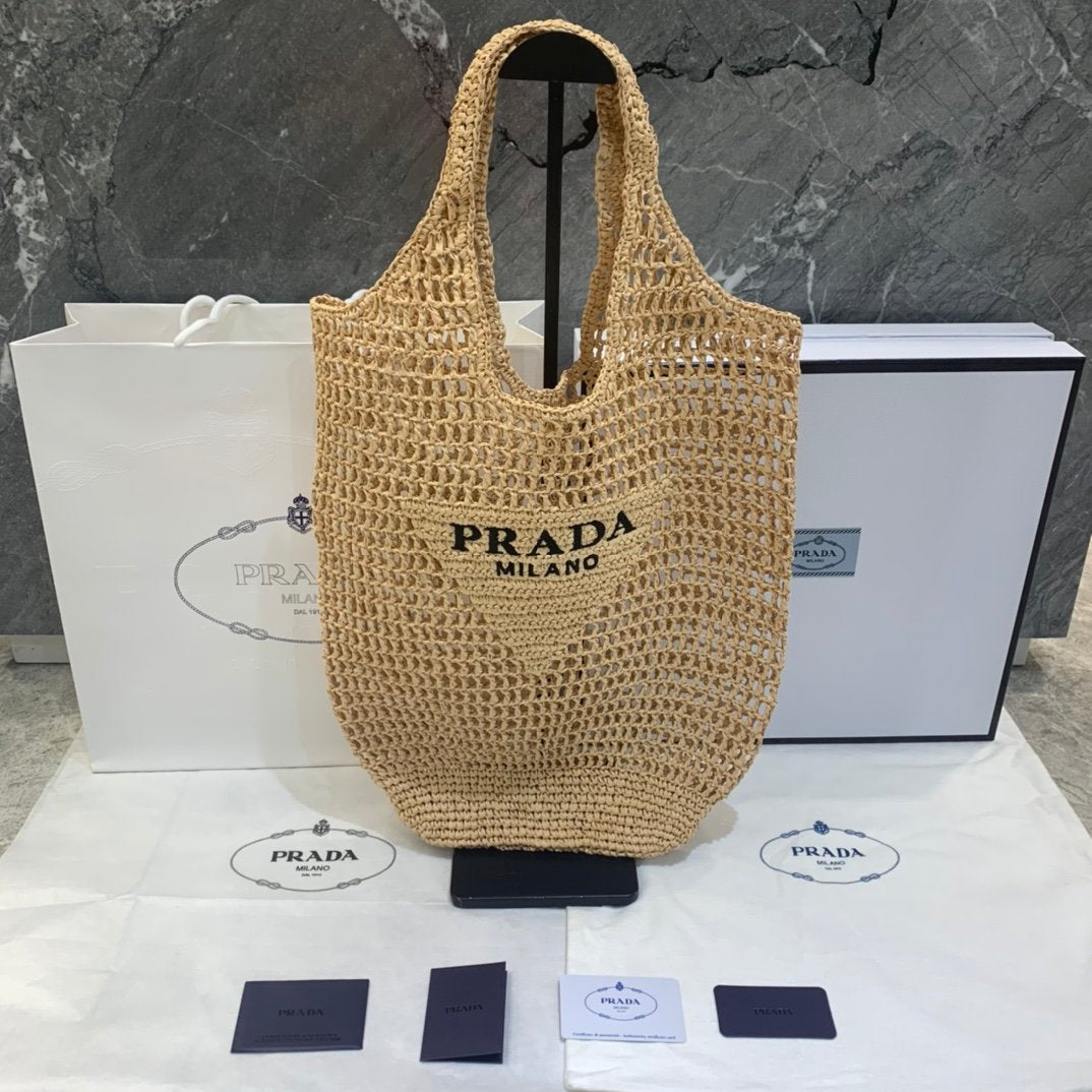 Natural large raffia tote bag
