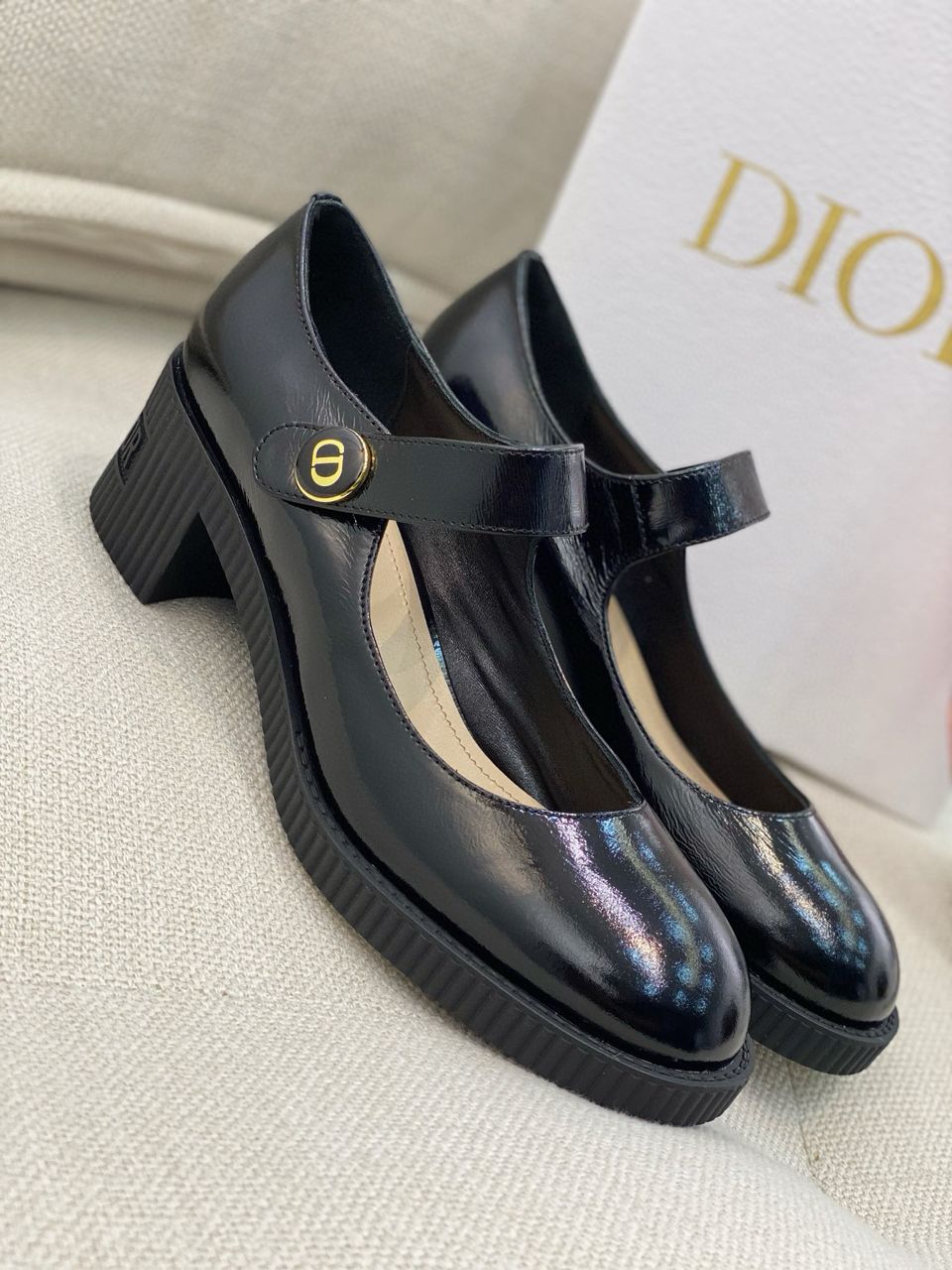 Black Shiny Doll Pump