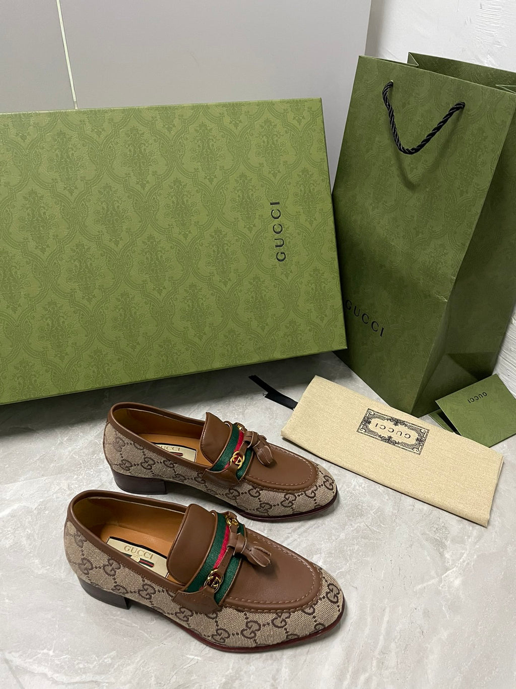 Beige loafer with tassel