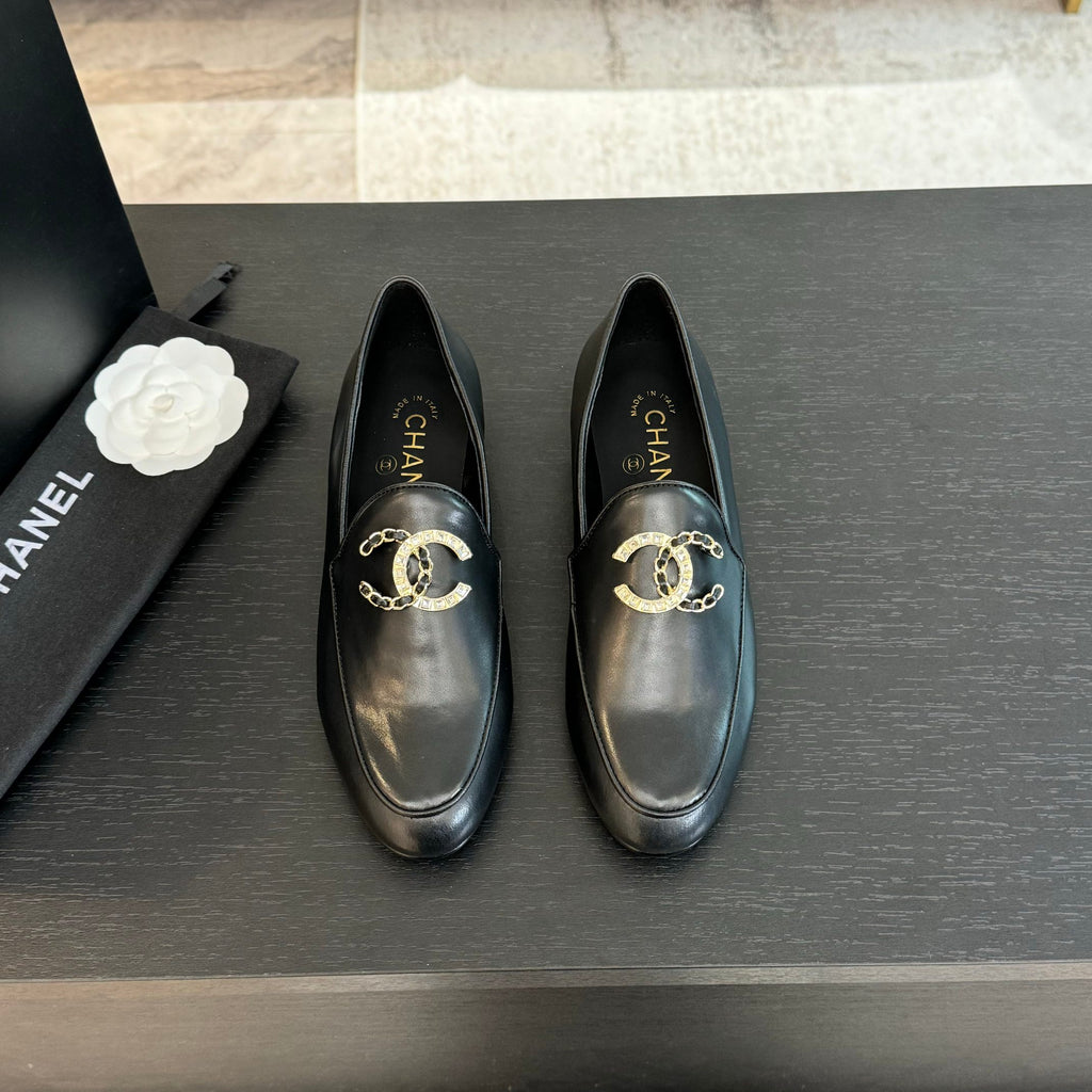 Black Moccasins With Embedded Logo Buckle