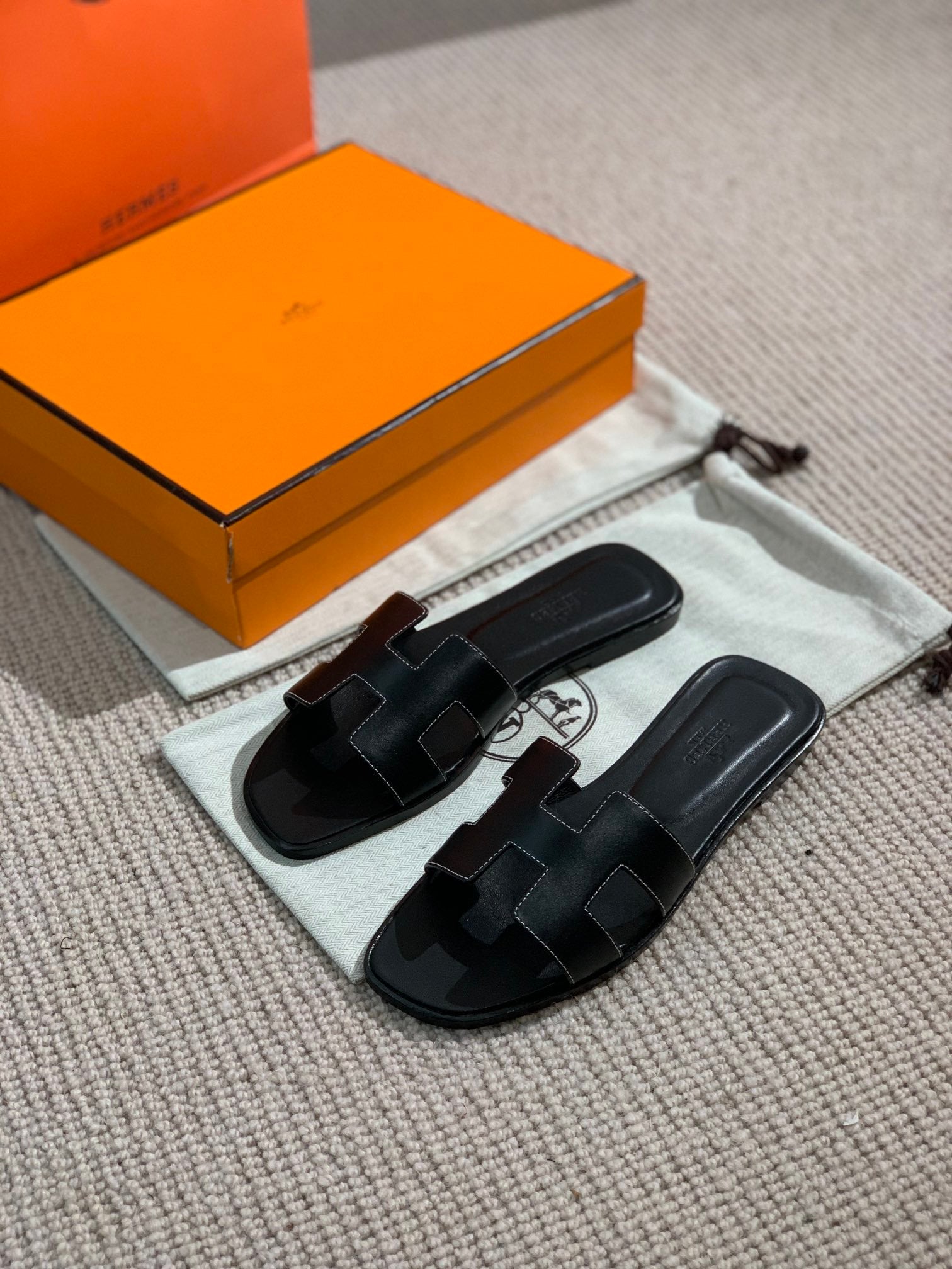 Noir HO sandal