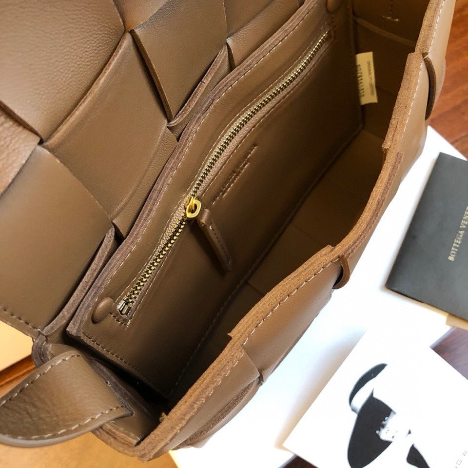 Acorn BC shoulder bag