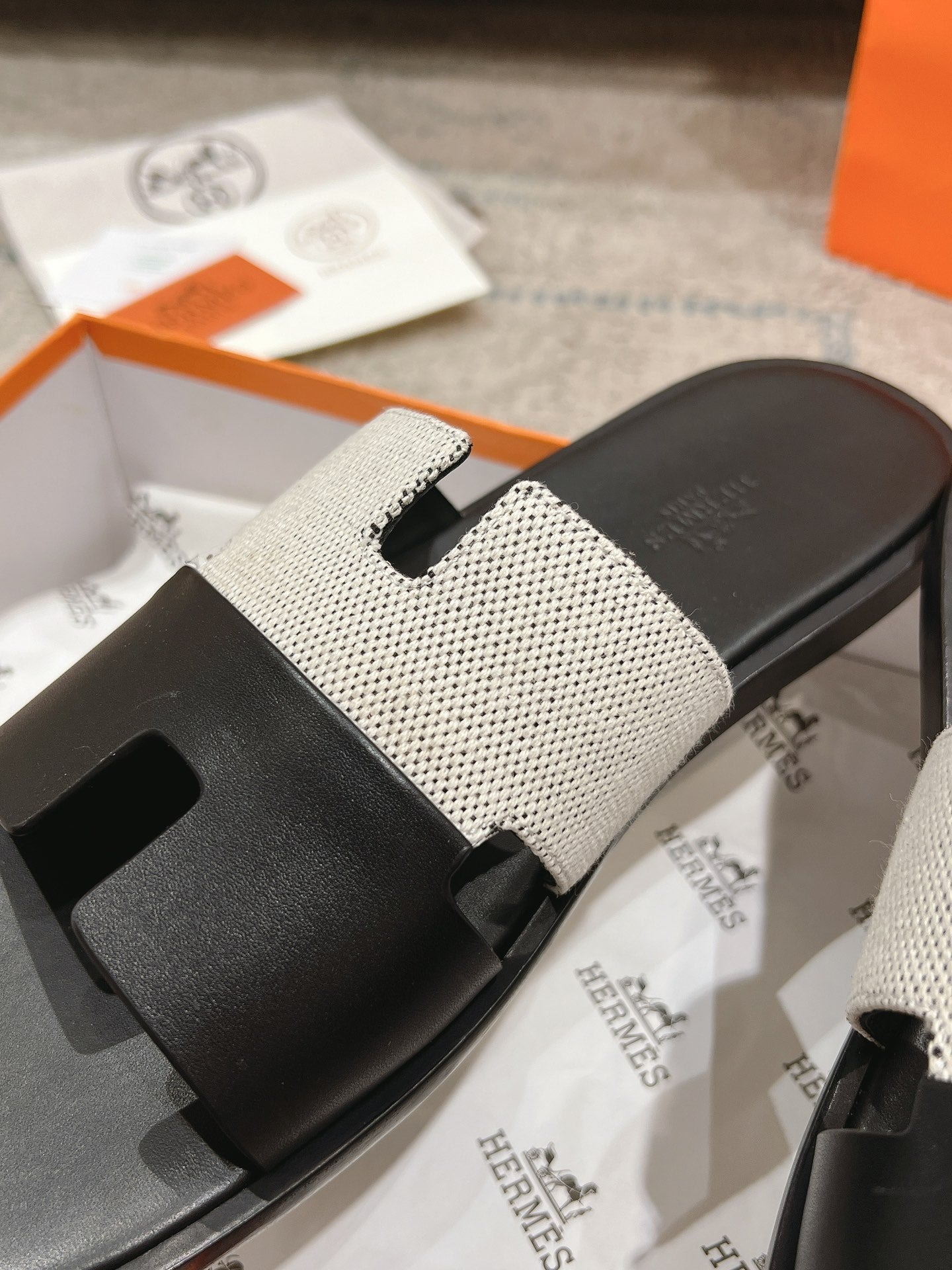 Prunoir / Noir Izmir Sandal