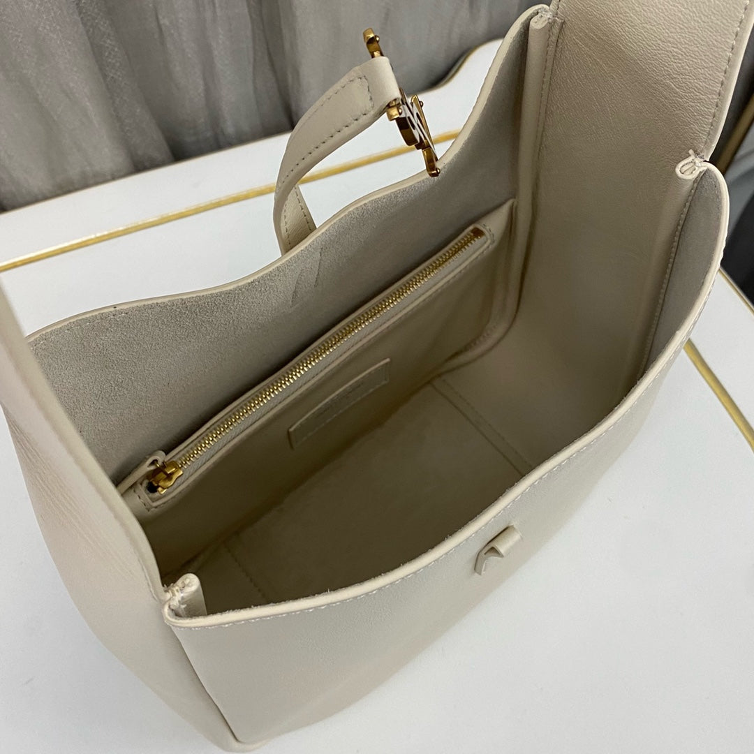 Blanc Vintage Le 5 à 7 Small Leather Shoulder Bag