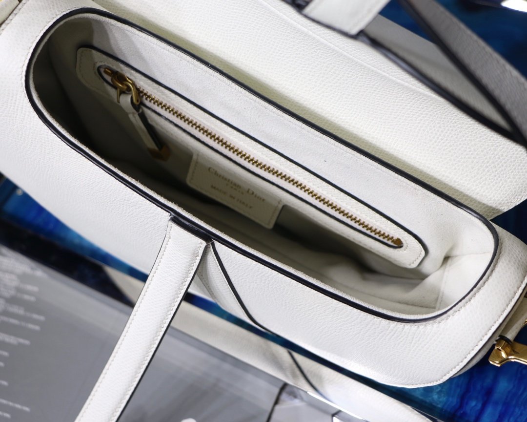 Off-white DS calfskin bag