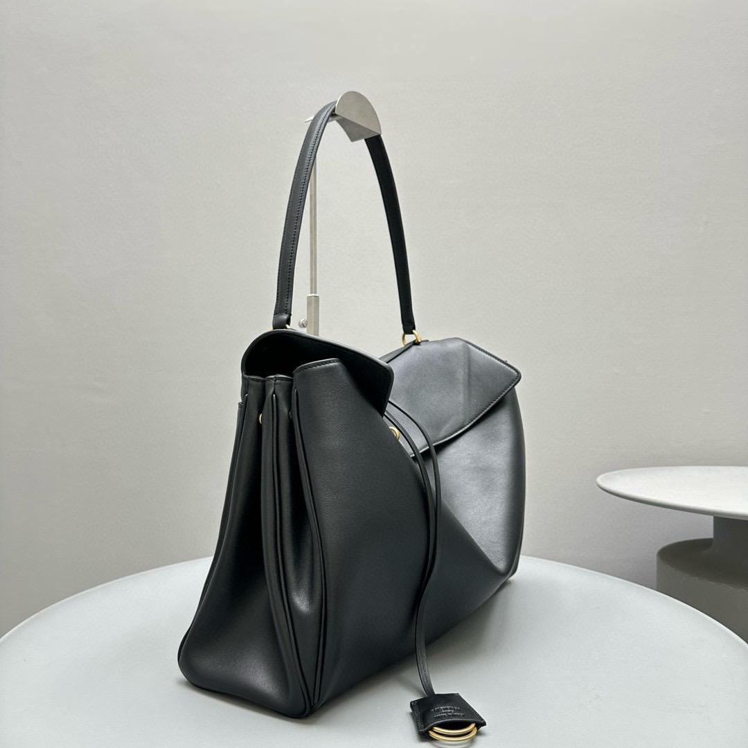 Black BR Medium Handbag With Gold Hardware