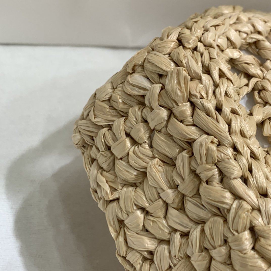 Natural raffia tote bag