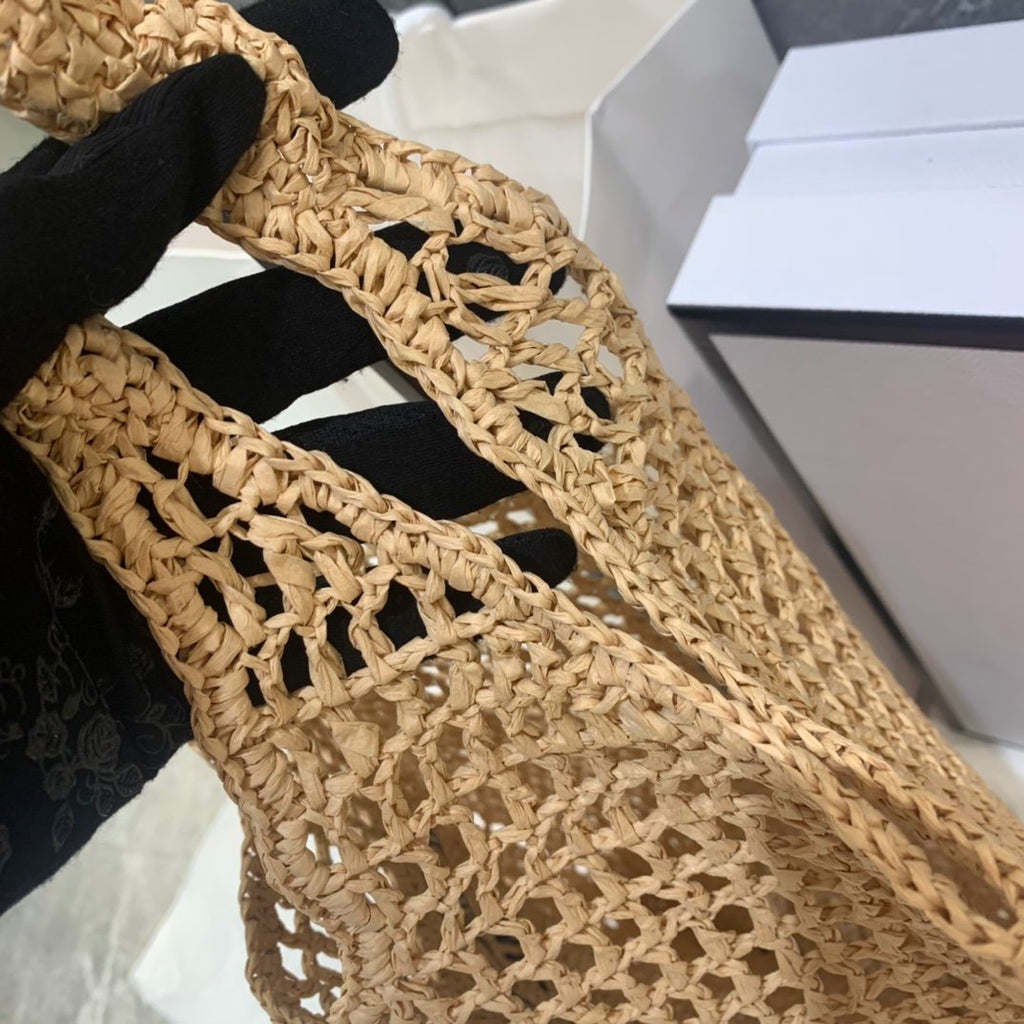 Natural large raffia tote bag