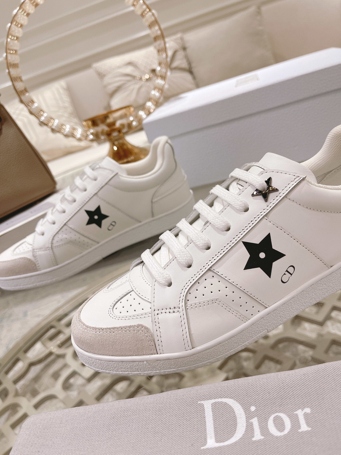 White star sneaker