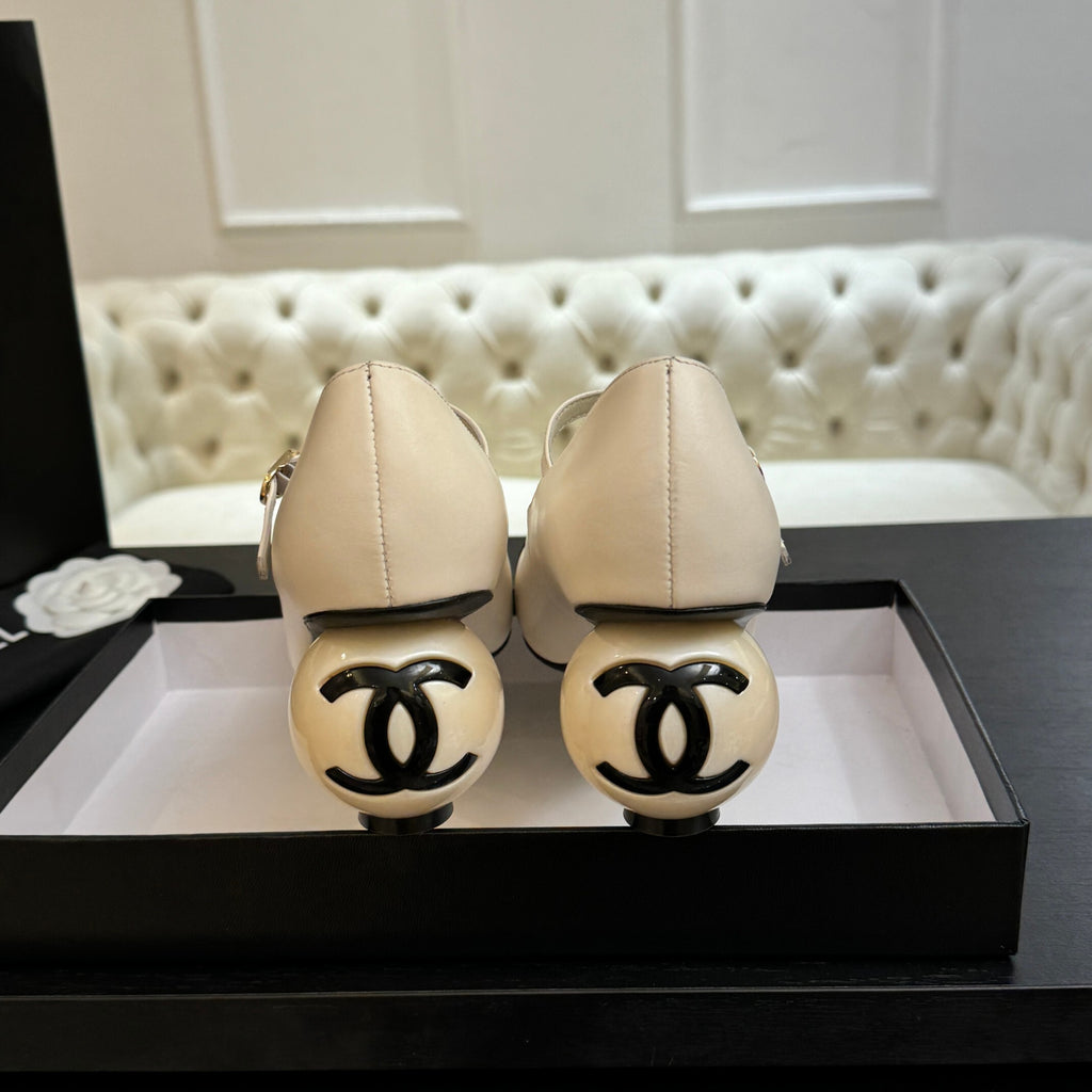 White & Black Mary Janes Pump