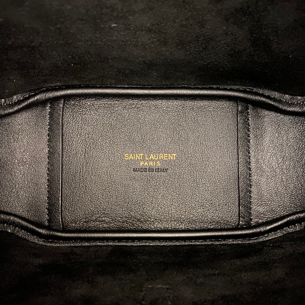 Black Le 5 à 7 Supple Baby In Grained Leather