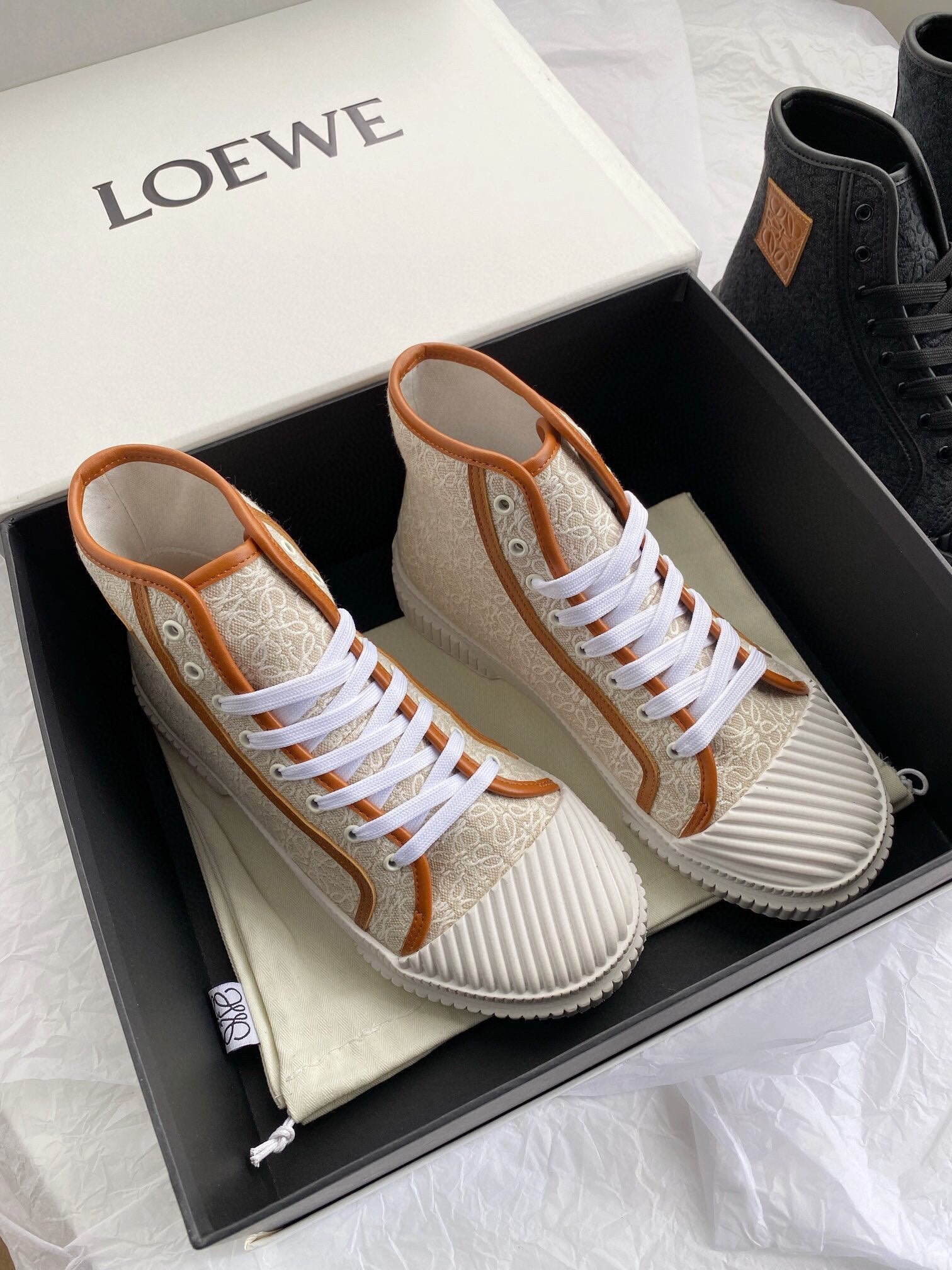 Natural/White LA high top sneaker in canvas