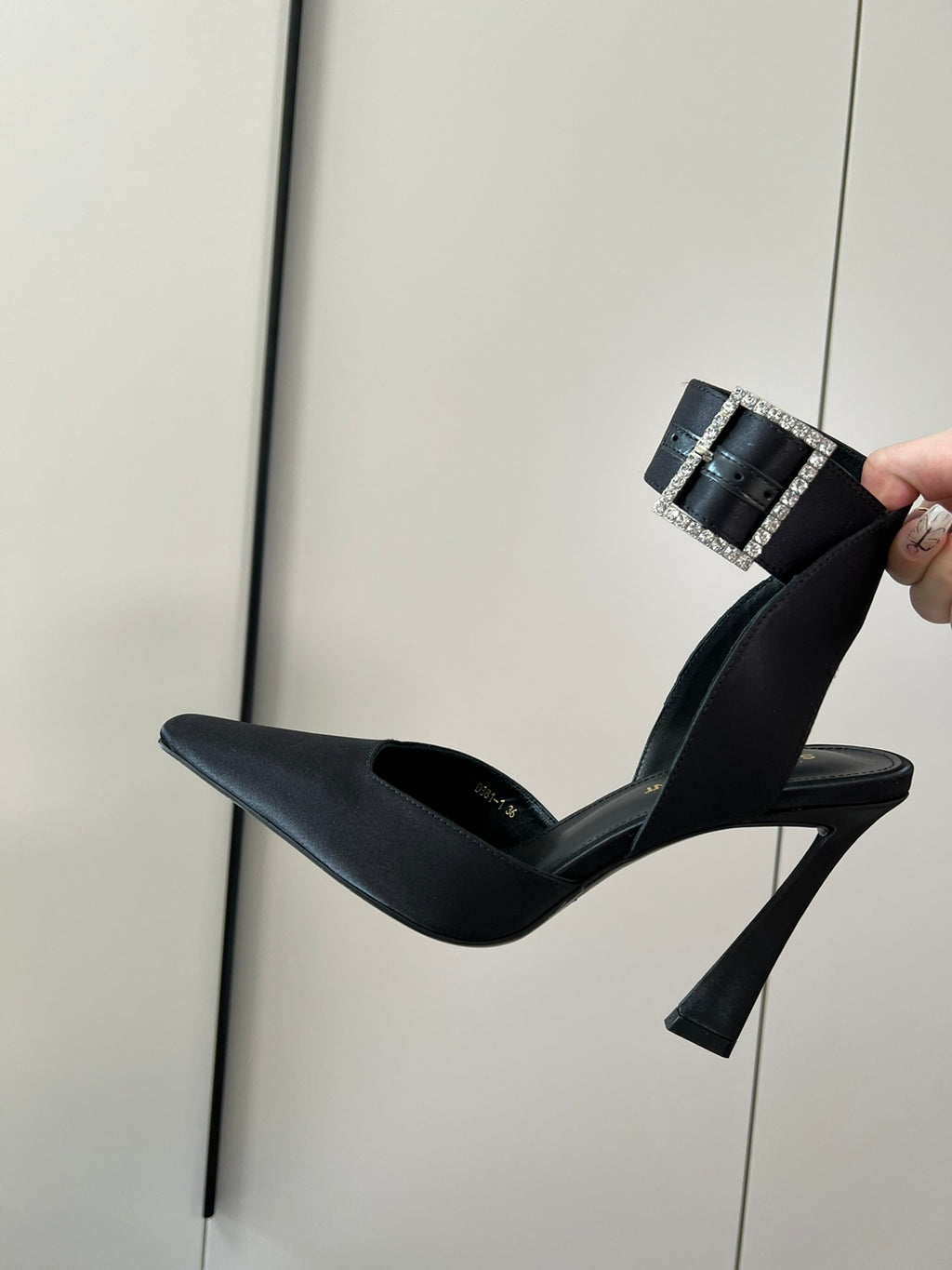 Black YF slingback pumps in crepe satin
