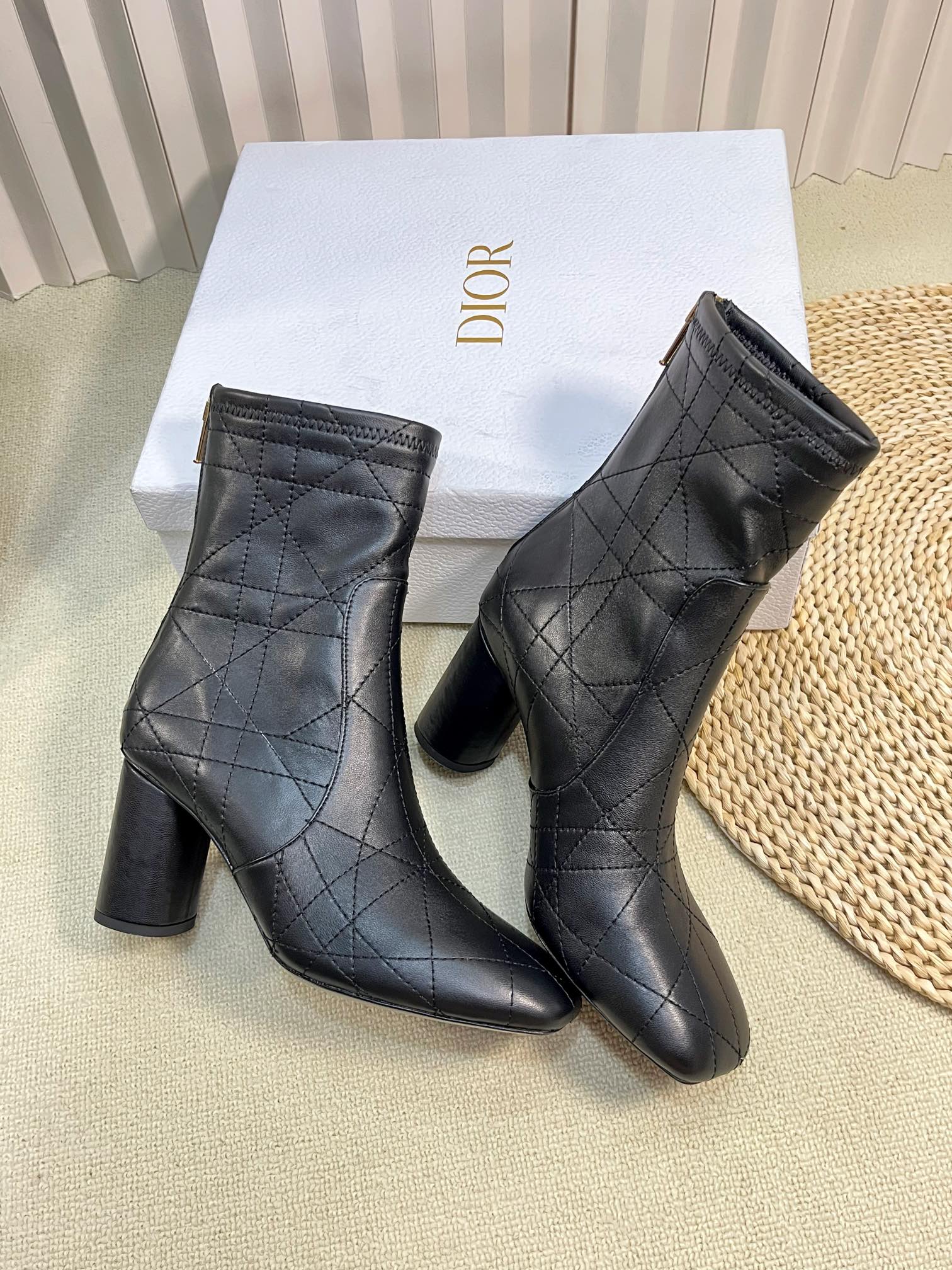 Black D-Shadow Heeled Ankle Boot