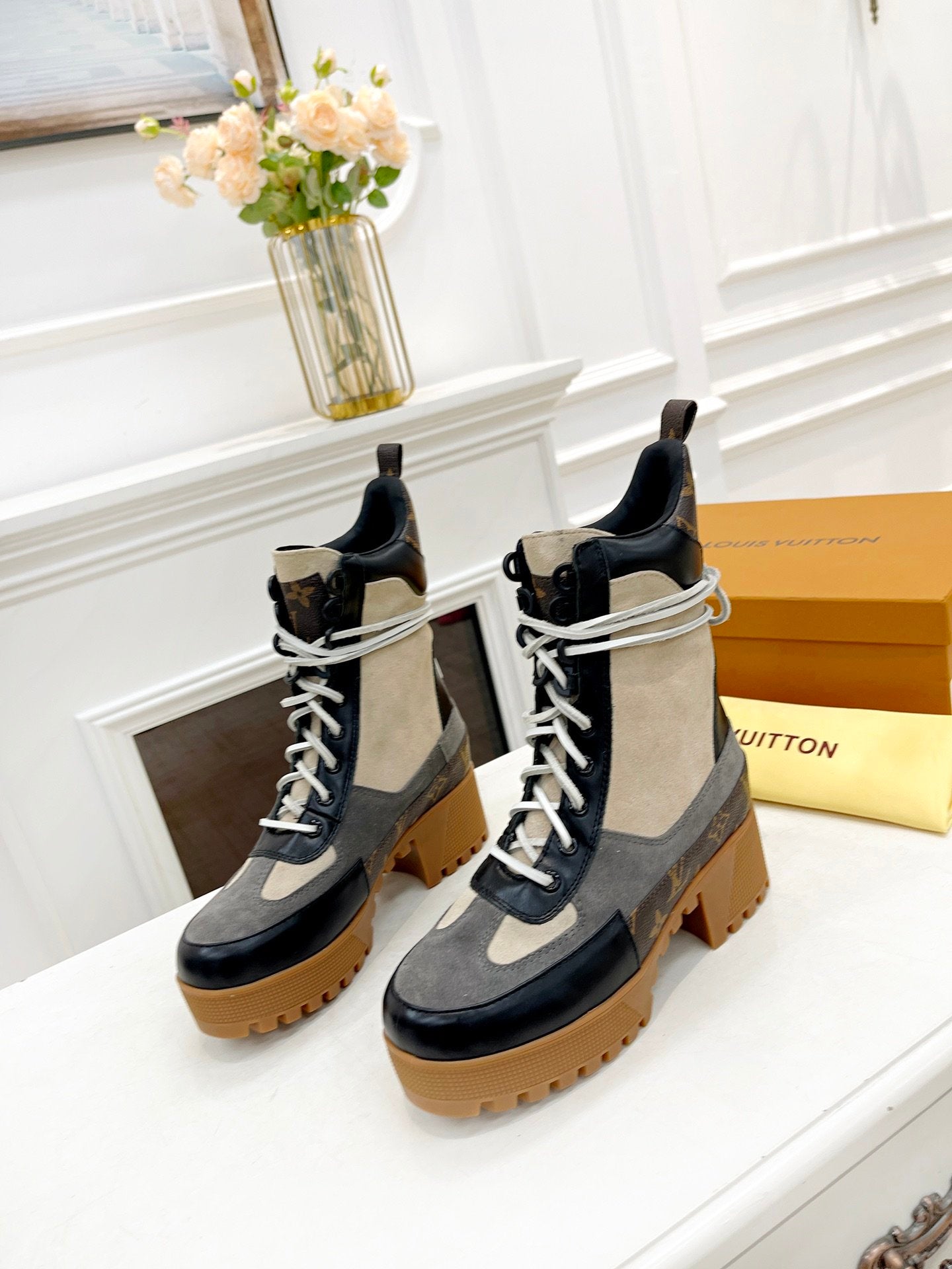 Dark gray / light gray LL platform desert boot