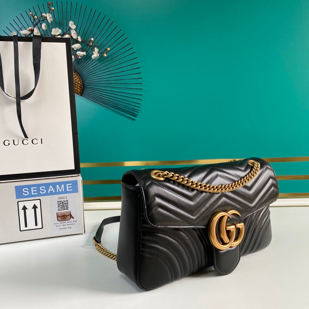 Black GM medium shoulder bag