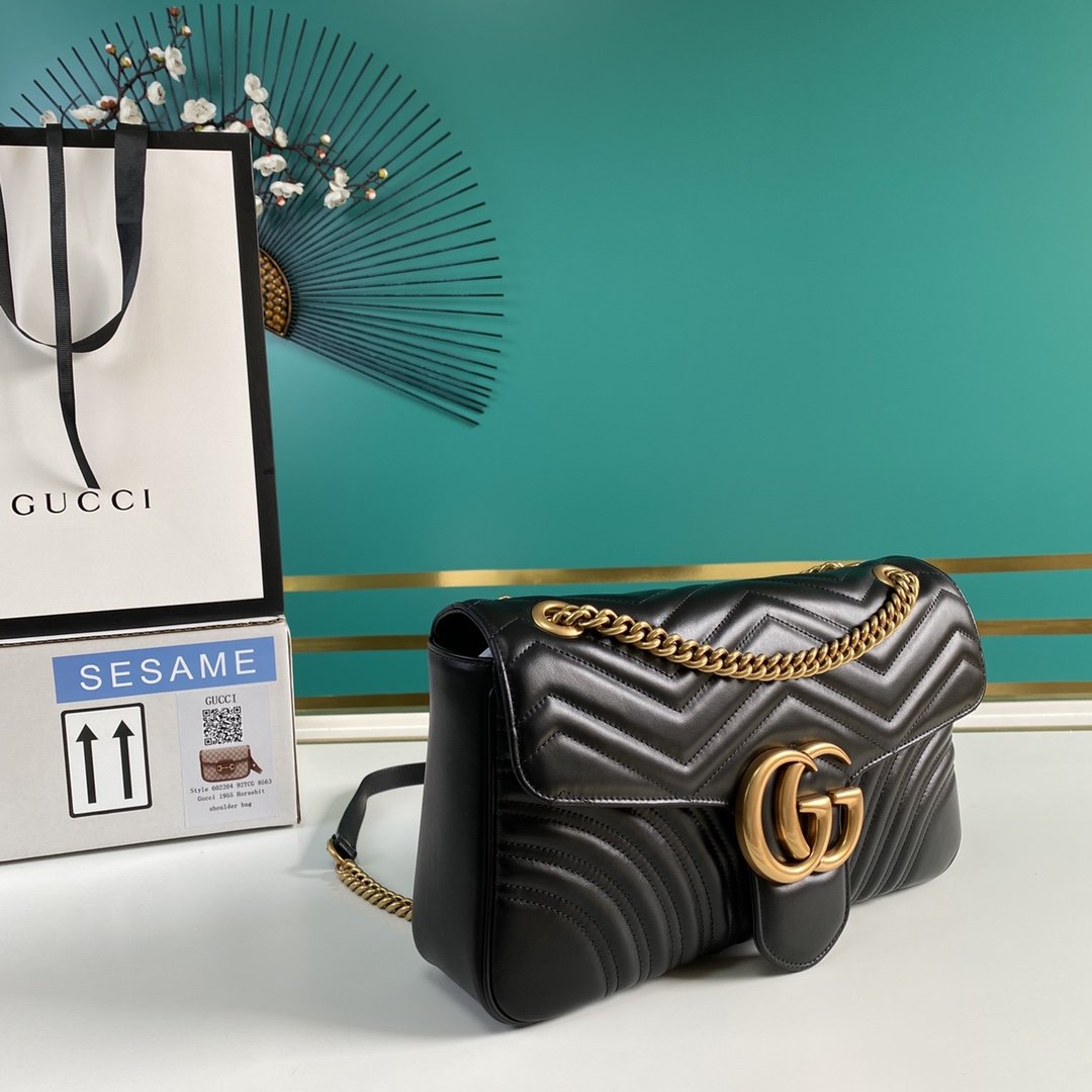 Black GM medium shoulder bag