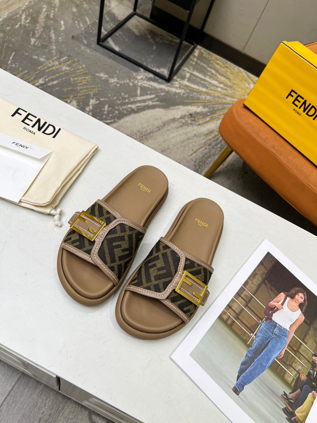 Brown fabric Feel slides