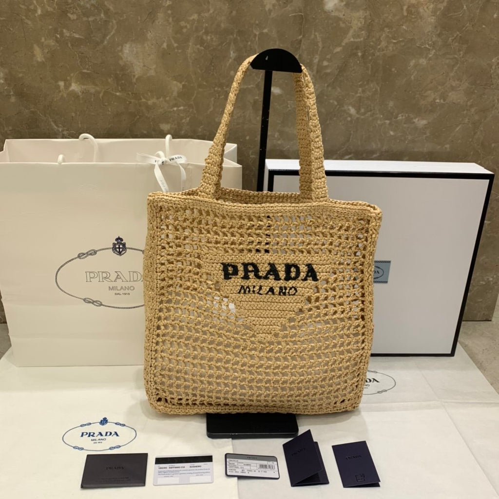 Natural raffia tote bag
