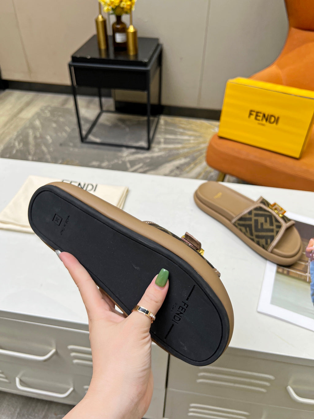Brown fabric Feel slides