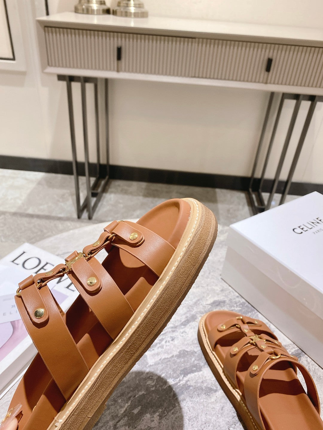 Tan Tippi Slides