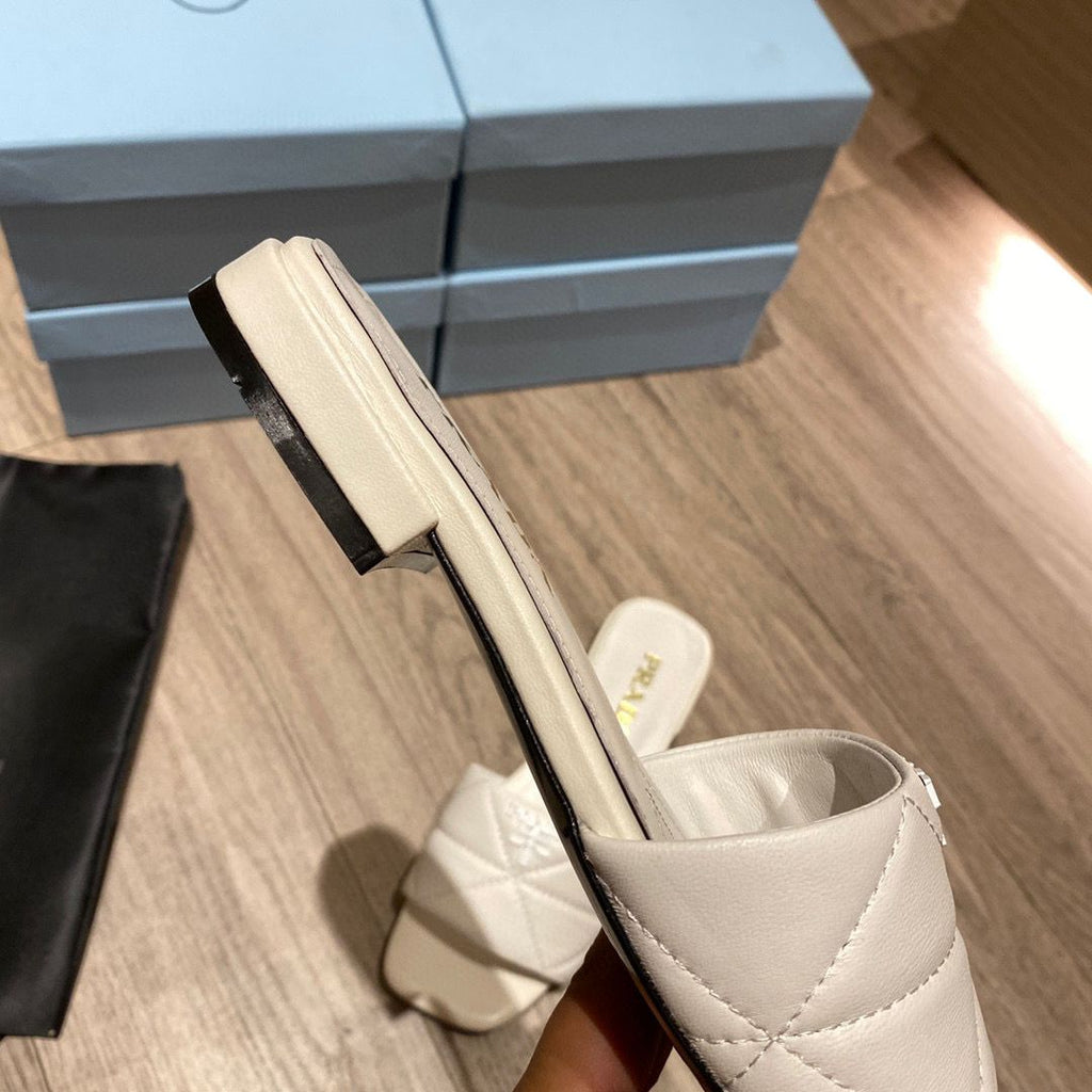 White quilted leather sabots