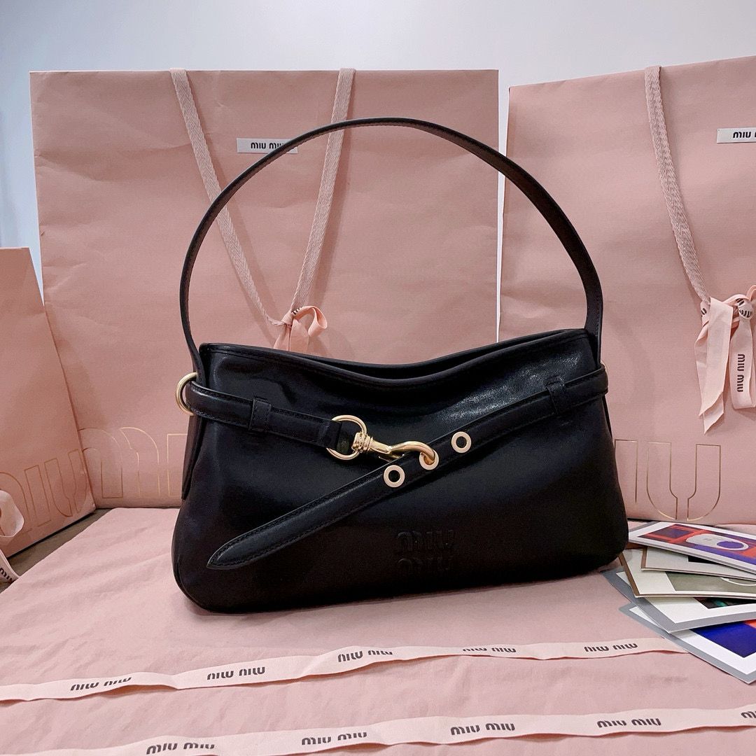 Black Aventure Leather Bag