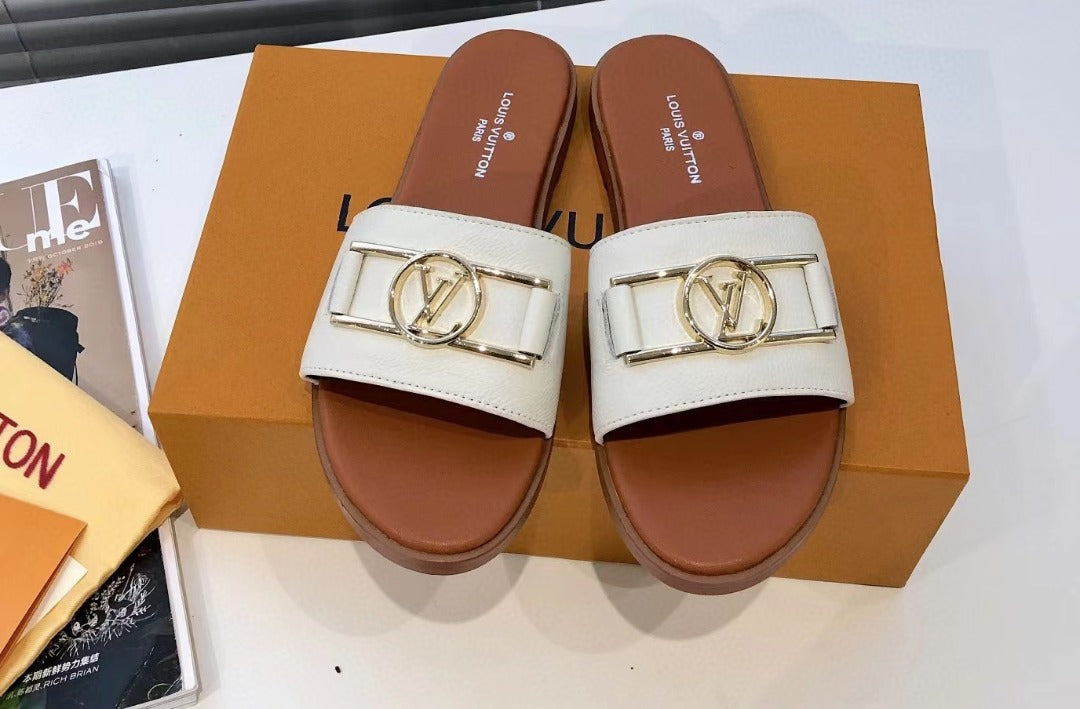 White LI flat mule