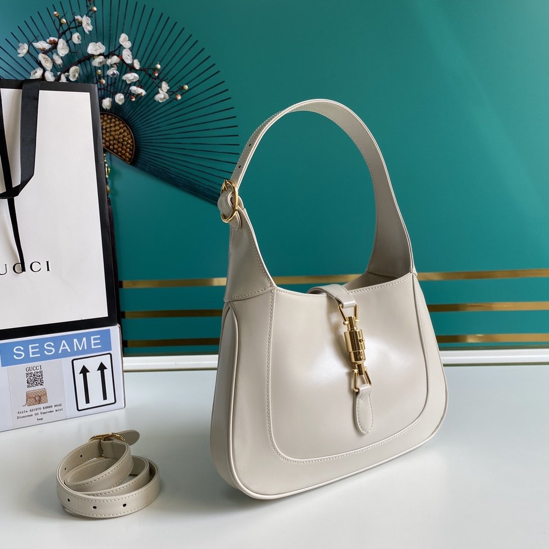 White GJ 1961 small shoulder bag