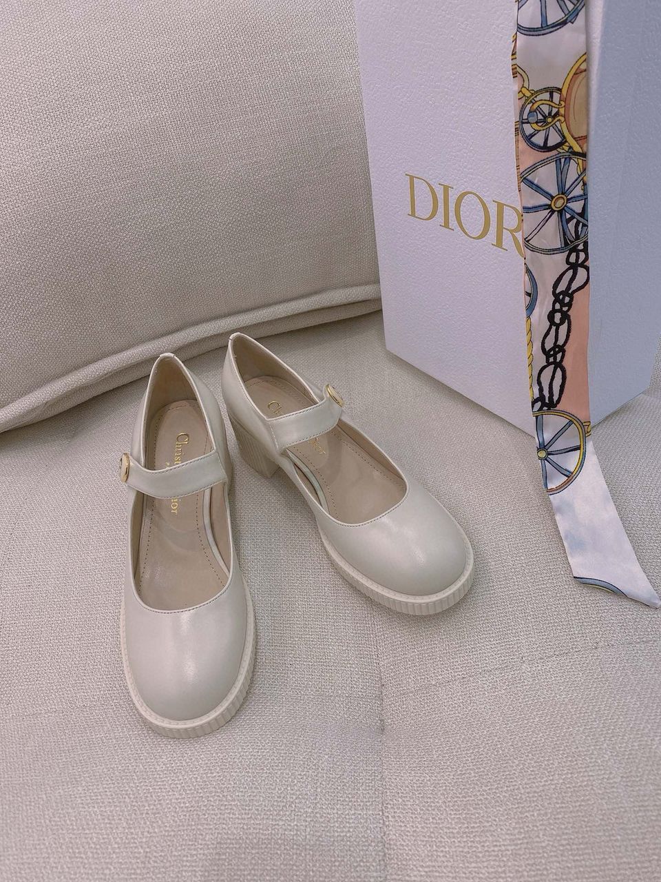 White Shiny Doll Pump
