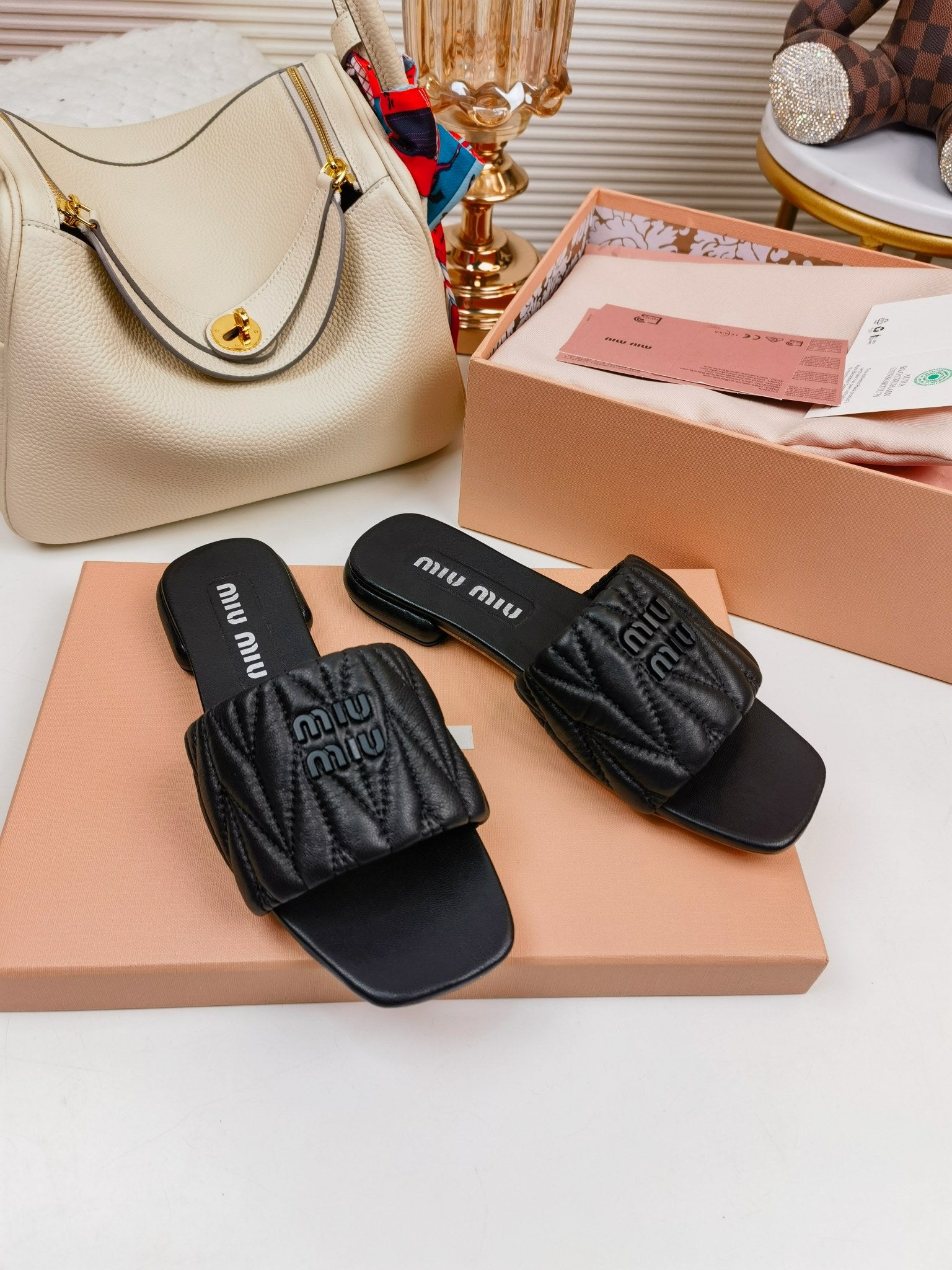Black MM matelassé leather slides