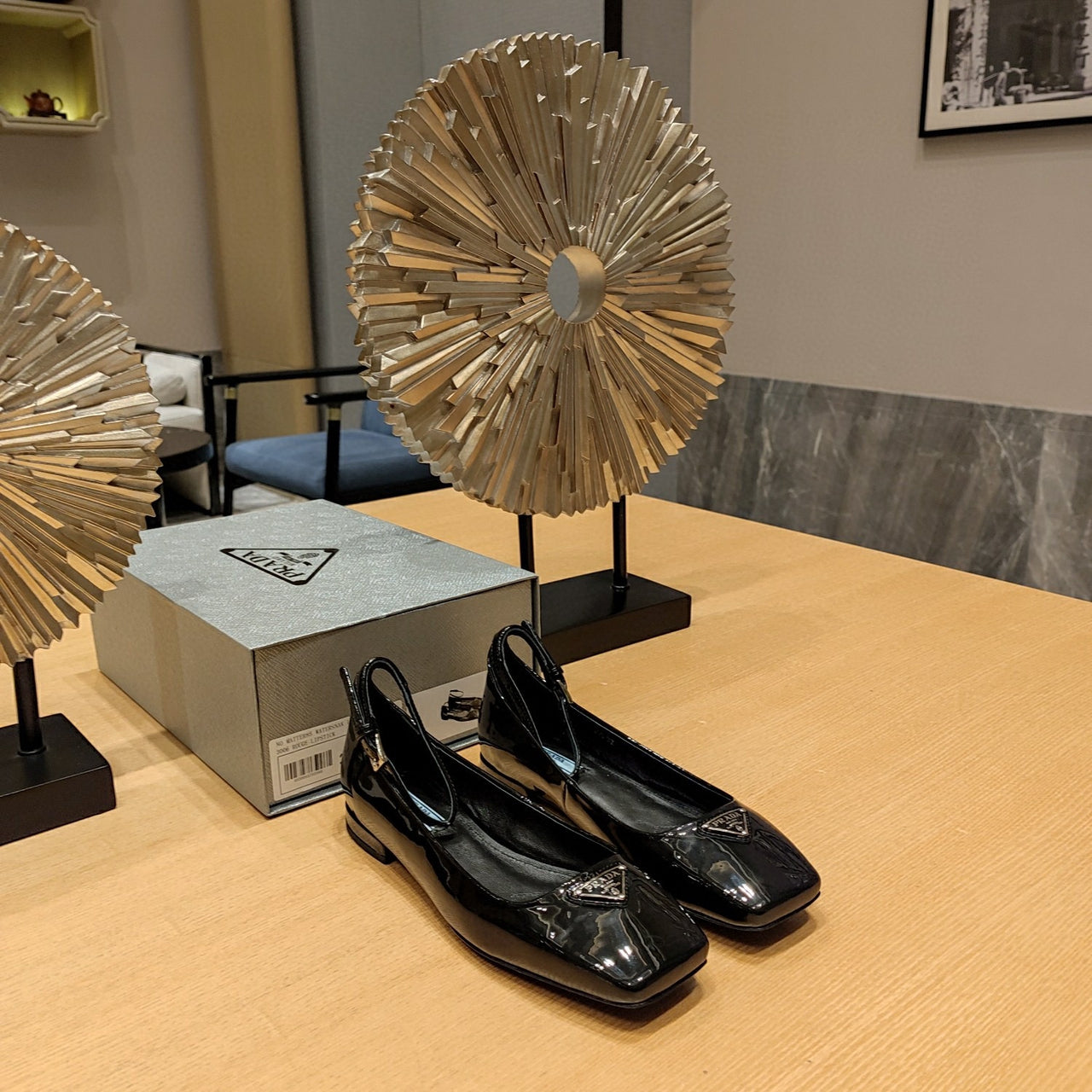 Black patent leather ballerinas