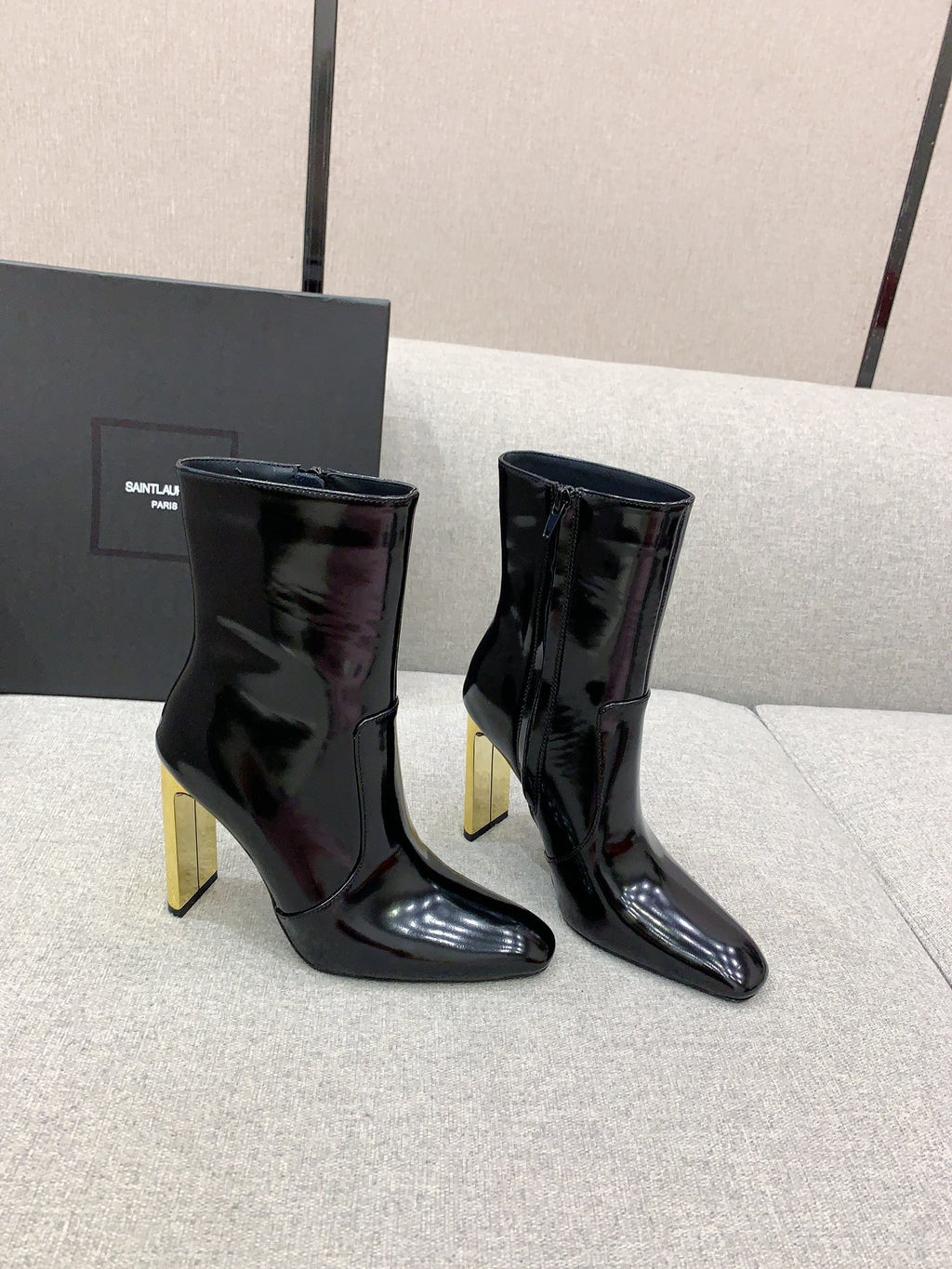 Black YA Ankle Boots In Glazed Leather