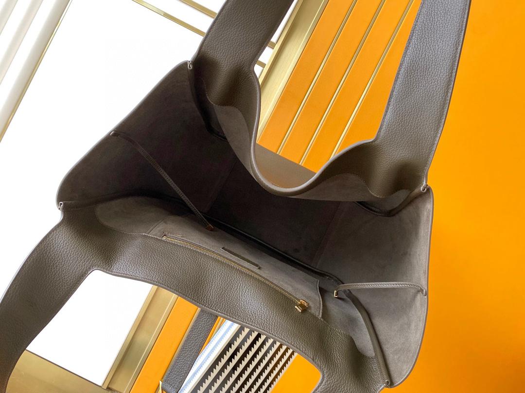 Light Musk Le 5 à 7 Bea In Grained Leather