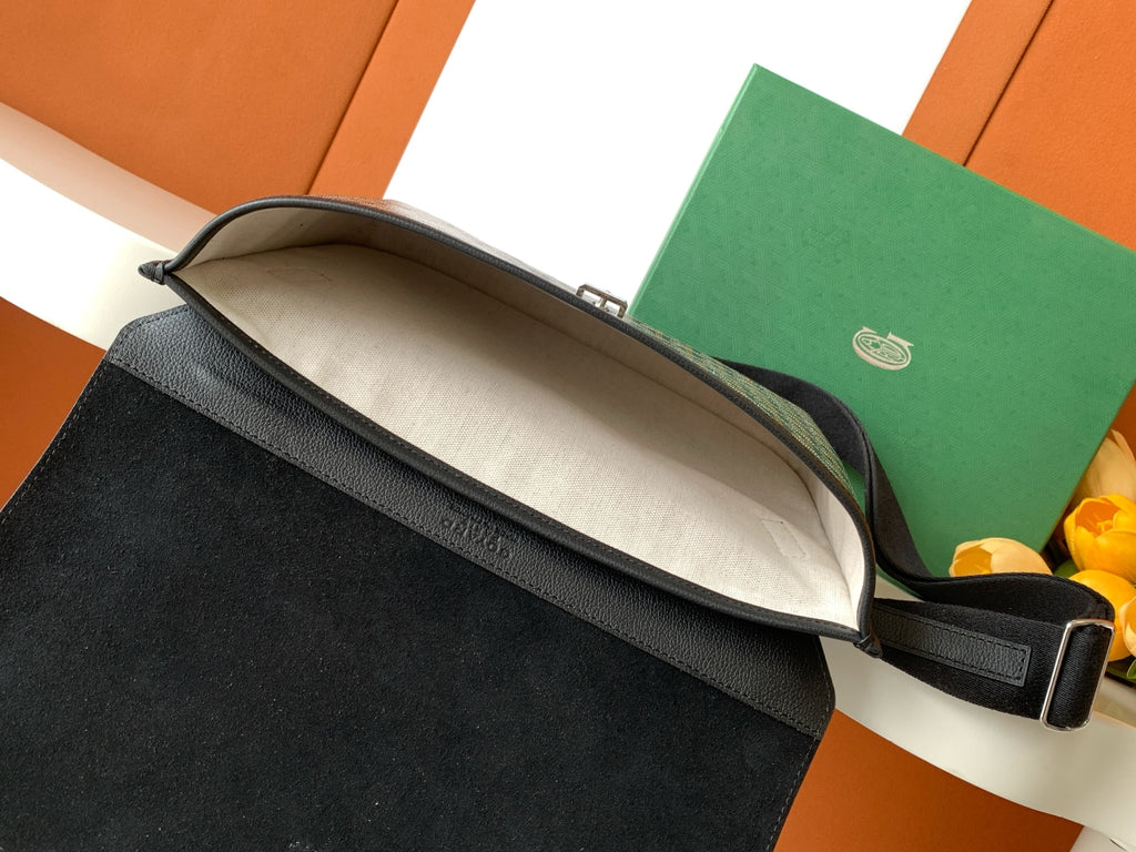 Black Coursier Messenger Bag