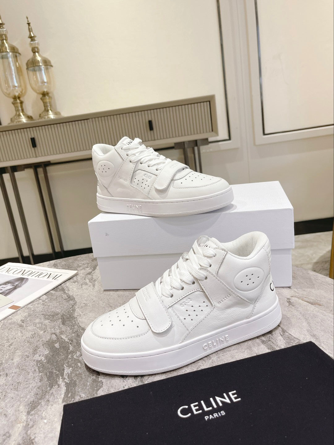 Optic white CT-02 mid sneaker