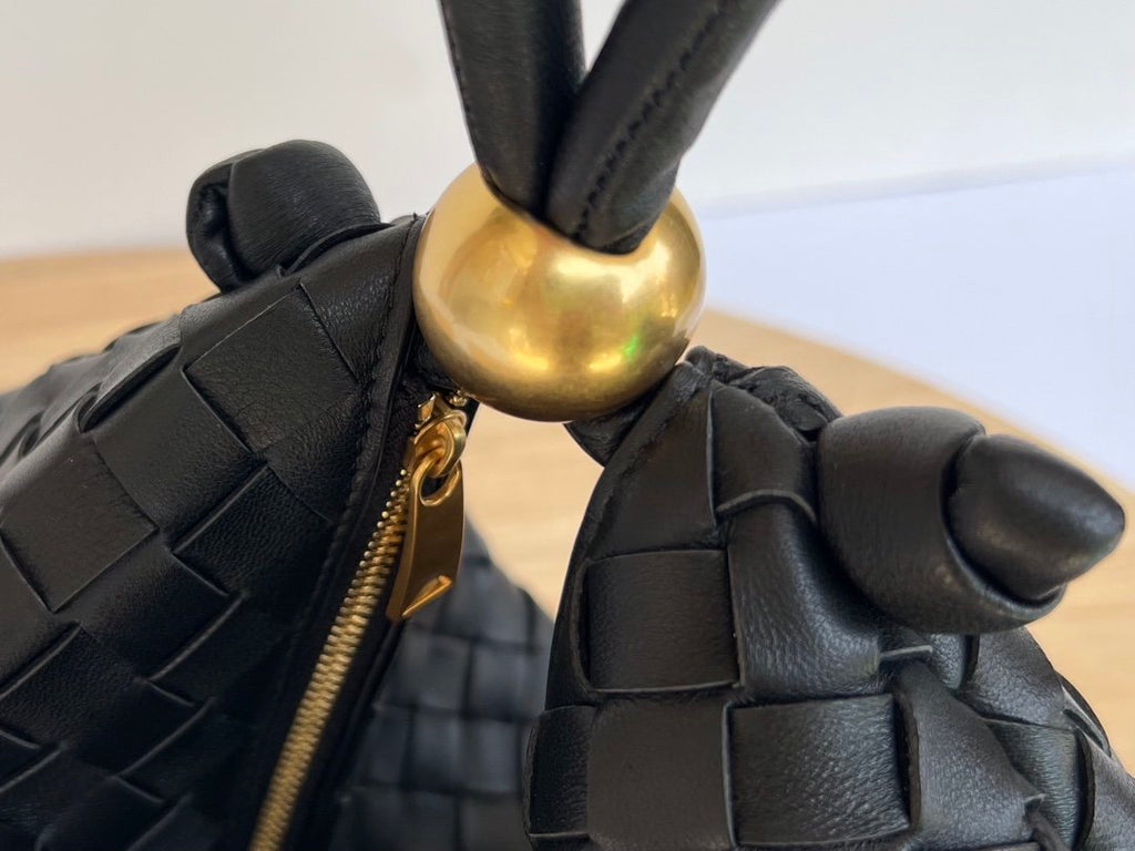 Black BV Medium Turn Pouch