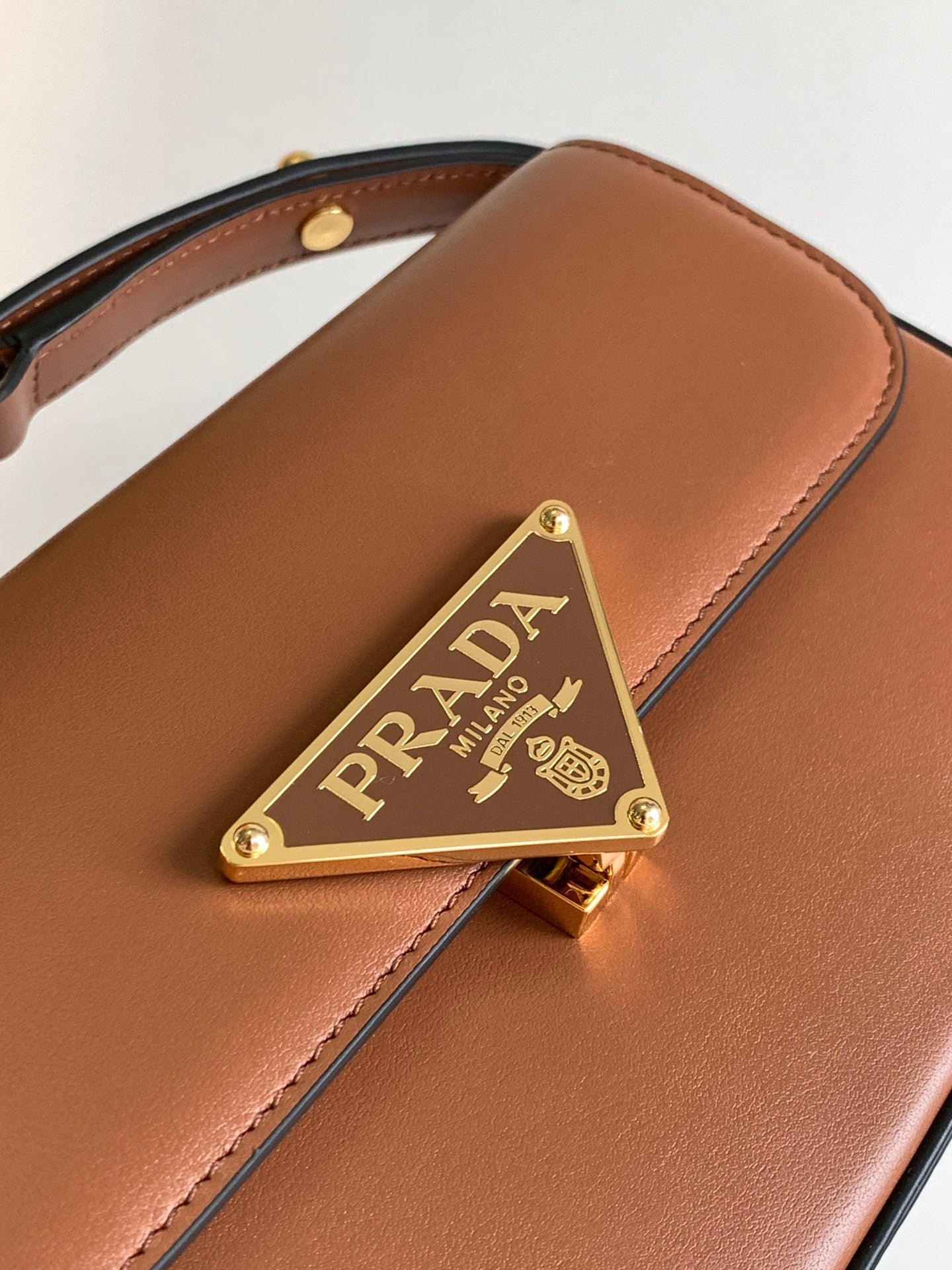 Cognac P Leather Shoulder Bag
