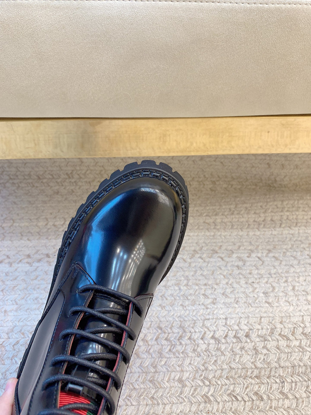 Black Ankle Boot With Web