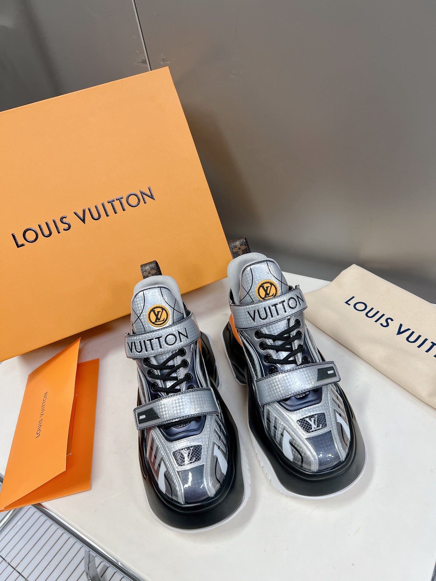 Black & Silver LA2 platform sneaker