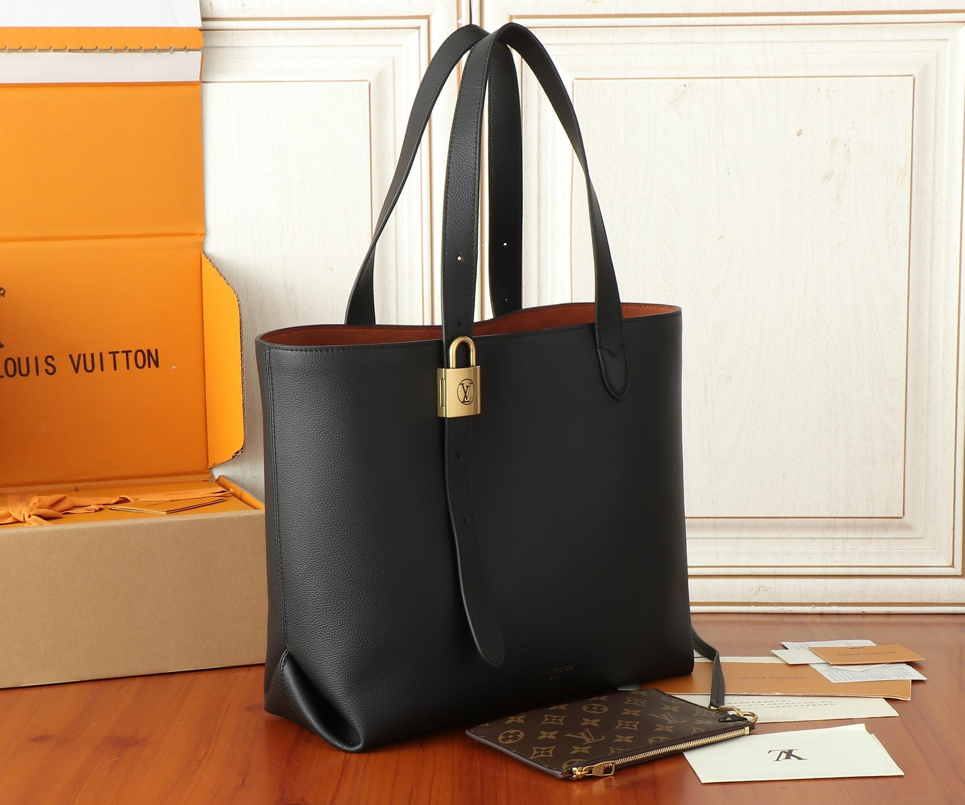 Black Low Key Cabas MM