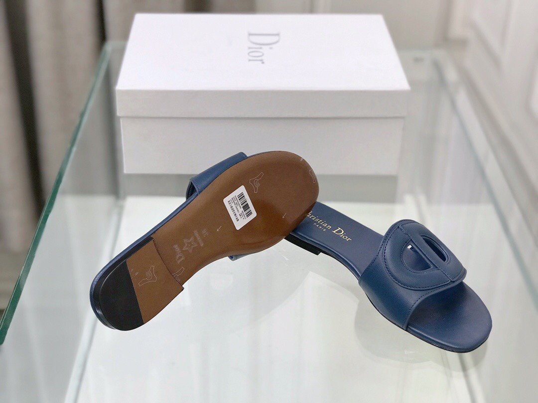 Blue D-club mule