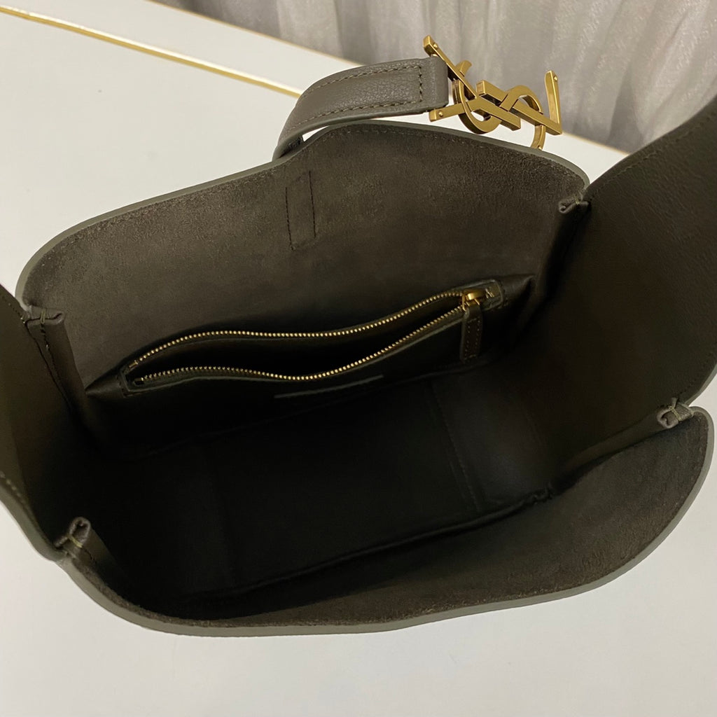 Light Musk Le 5 à 7 Small Leather Shoulder Bag