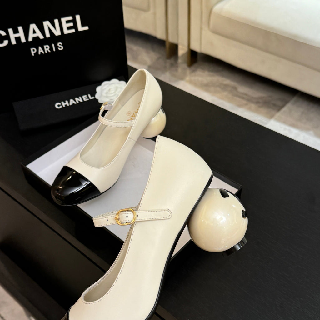 White & Black Mary Janes Pump