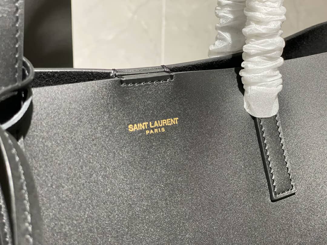 Black E/W shopping bag