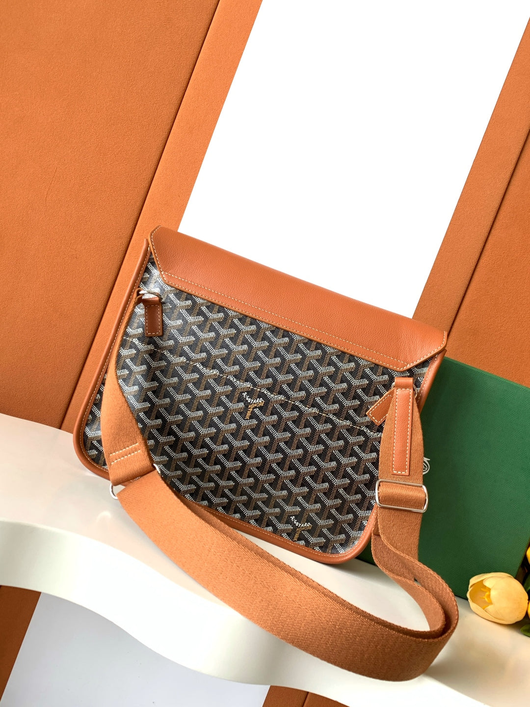 Black & Tan Coursier Messenger Bag