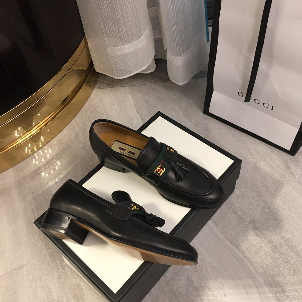 Black loafer with web