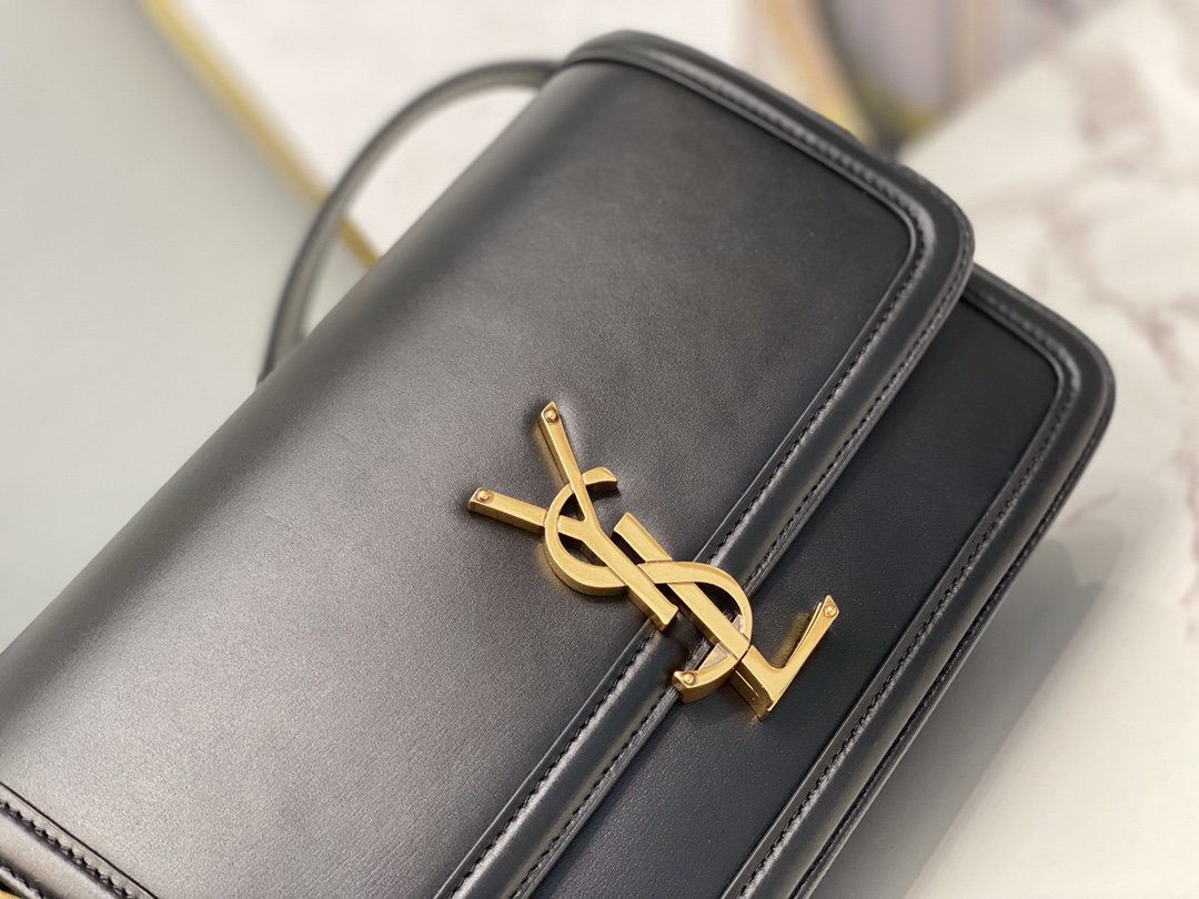 Black SS medium shoulder bag